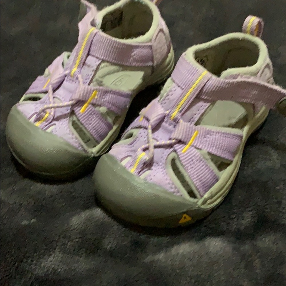 Keen little girls size 6 purple